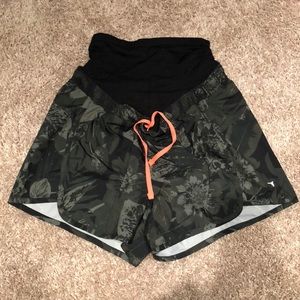 Size XS floral “camo” maternity active shorts